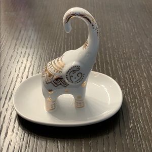 Elephant ring holder